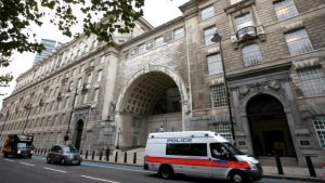 İngiltere’de Yüksek Mahkeme kararı: BBC, kadınlar için tehdit oluşturduğu öne sürülen MI5 ajanının adını açıklayamaz
