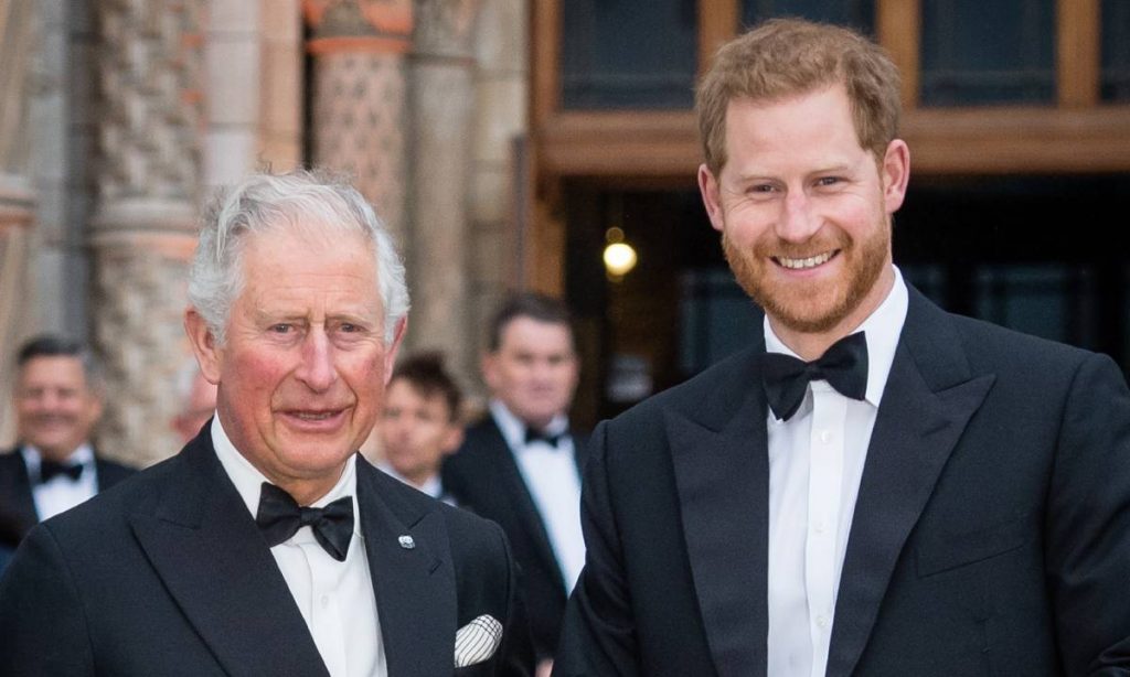 Prens Charles oğlu Prens Harry’i istemiyor