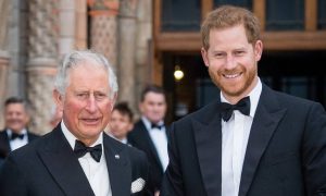Prens Charles oğlu Prens Harry’i istemiyor