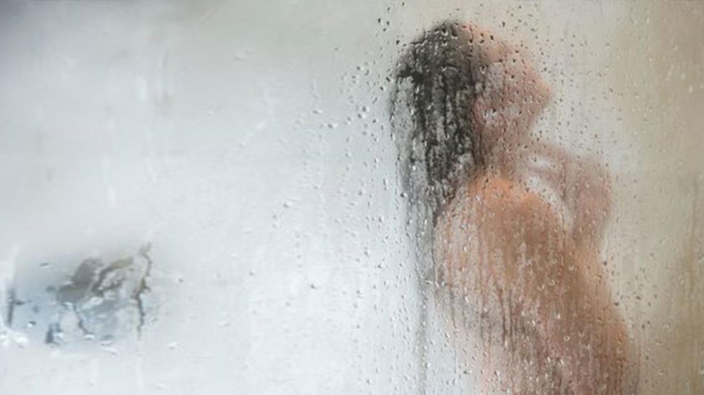 Genç kadının duşta erkek arkadaşıyla yaptığı fantezi ölümle sonuçlandı