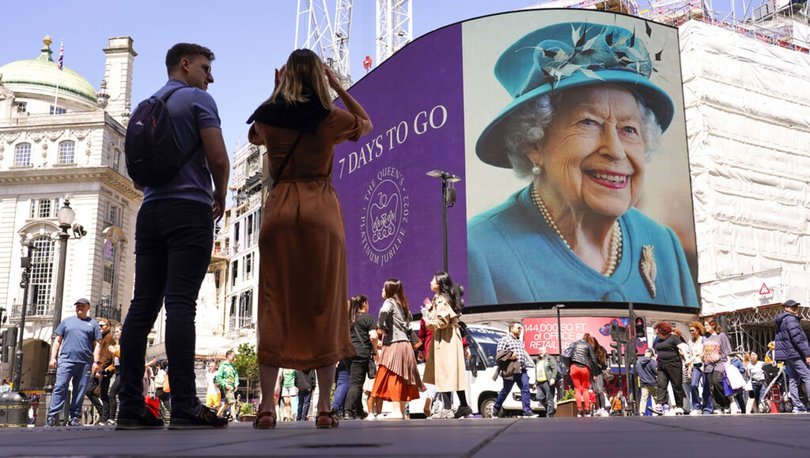 İngiltere Kraliçesi’nin tahttaki 70’inci yılı için 16 binden fazla sokak partisi yapılacak