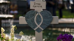 Teksas’taki okul saldırısında öldürülen öğretmenin eşi kalp krizi geçirerek hayatını kaybetti