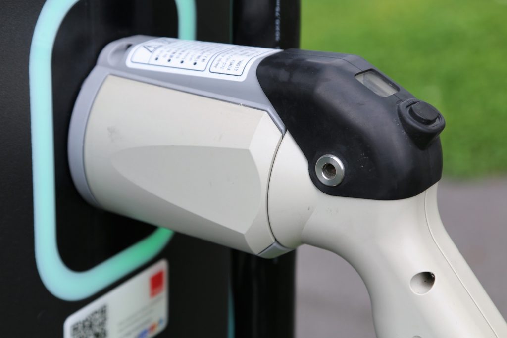 RAC: Electric car rapid charging costs are soar