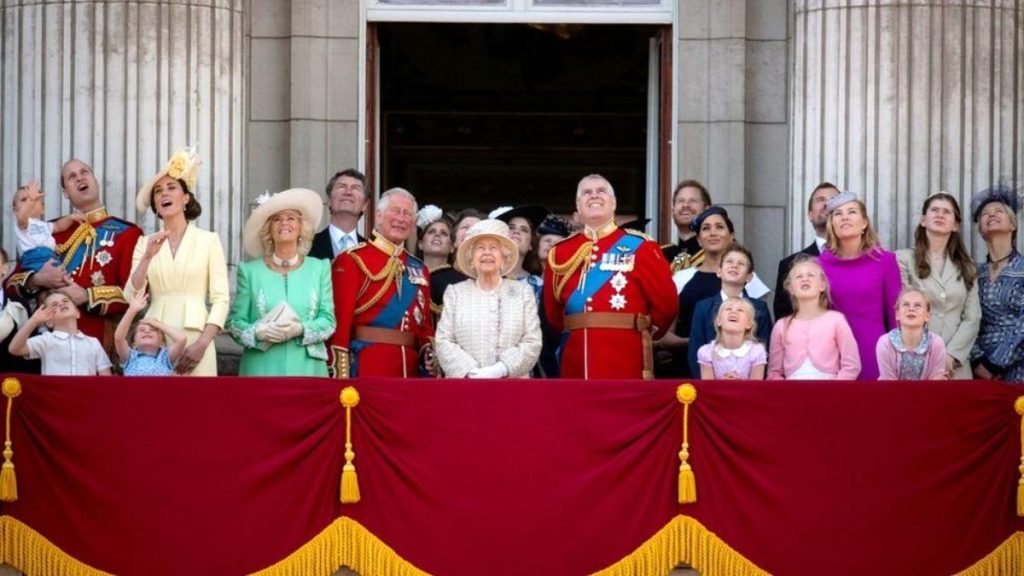 Prens Harry ve Prens Andrew balkon fotoğrafında yer almayacak