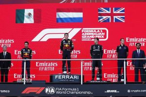 Verstappen, Azerbaycan GP’de beşinci zaferini aldı, Ferrari pilotları yolda kaldı