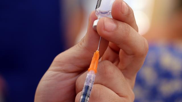 COVID aşıları ilk yılda 20 milyon hayat kurtardı