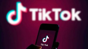İngiltere’de gençlerin üçte birinin haber kaynağı sosyal medya, en popüler platform TikTok