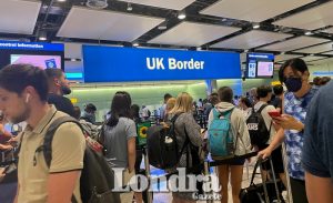 İngiltere, sınır kontrollerini bir kez daha erteleyecek