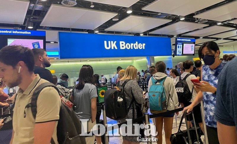 İngiltere, sınır kontrollerini bir kez daha erteleyecek