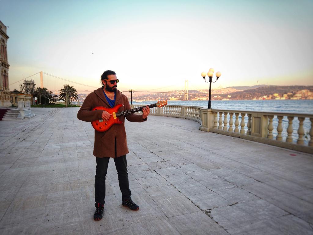 Musician Cenk Sanlioglu  released his single “Hummingbird”