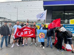 GIK-DER ve Young Struggle üyelerinden grevdeki tren işçilerine dayanışma ziyareti