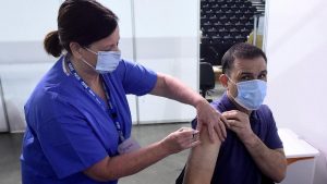 İngiltere’den, artan Covid vakaları için aşı önlemi