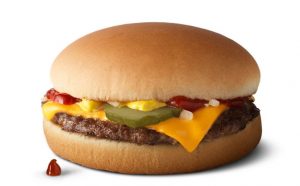 McDonald’s İngiltere’de 14 yıl sonra ilk kez cheeseburgere zam yaptı