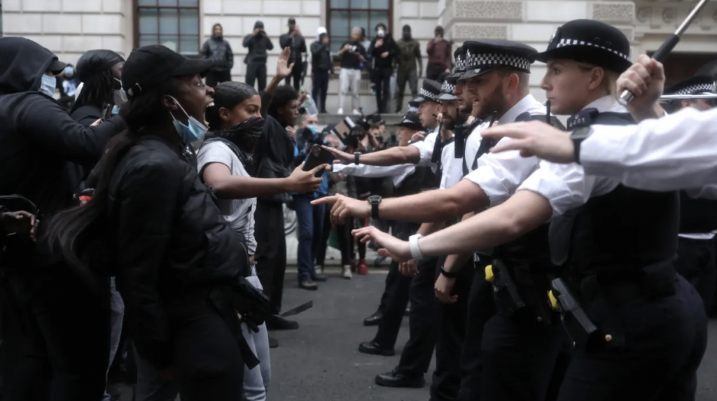 İngiltere’de “polis şiddeti” raporu: Orantısız güç kullanımında en çok siyahiler hedef oldu