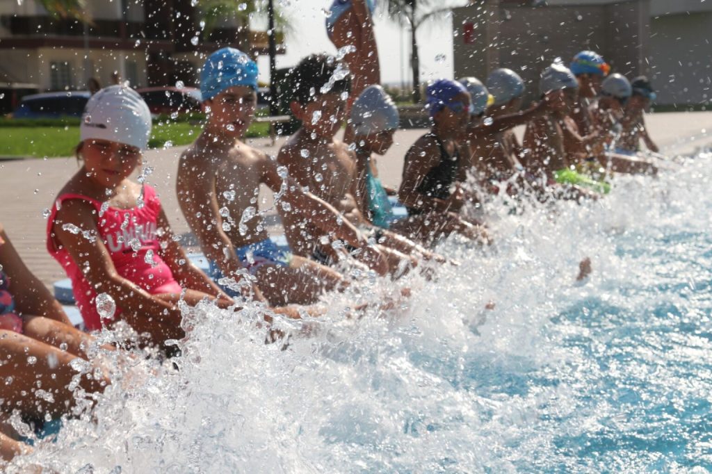 Larnaca Gençlerbirlği Yeni Başlayanlar için İskele’de Yüzme Kursları Düzenliyor