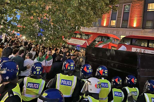 İran büyükelçiliği: Londra’da protestocular polisle çatıştı