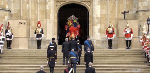Queen arrives at St George’s Chapel for her final resting place