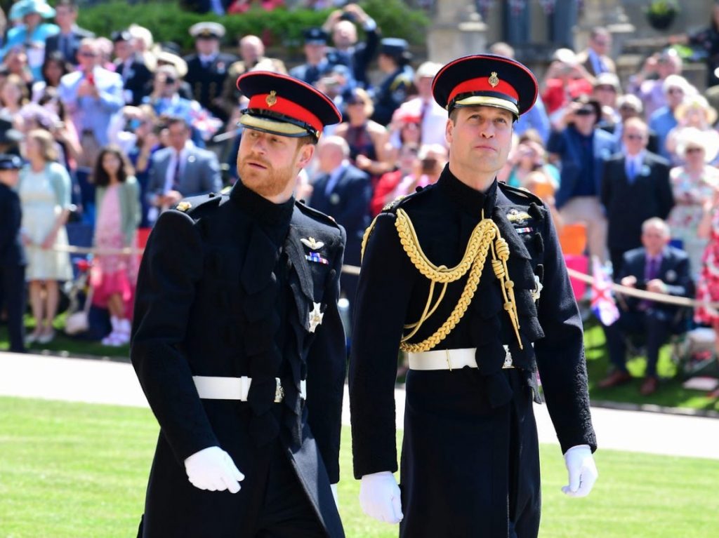 Prens Harry ve Andrew’e askeri üniforma giymek yasak