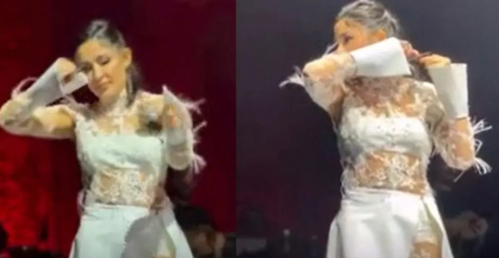 Şarkıcı Melek Mosso, İranlı kadınlara destek vermek için sahnede saçlarını kesti