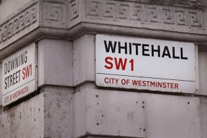Whitehall, şüpheli paket bulunduktan sonra kapandı