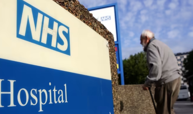 İngiltere’de sağlık sistemi ekonomiye de darbe vuruyor