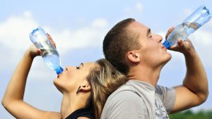 ABD’li uzamanlar “günde 2 litre su içmek lazım” iddiasını çürüttü