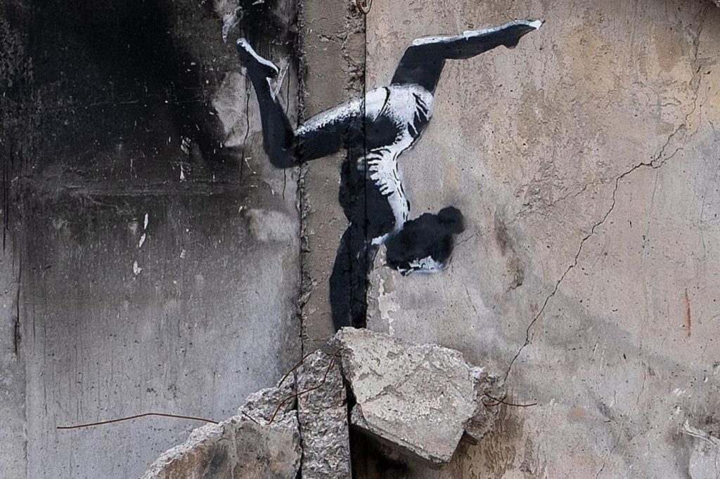 Banksy, Ukrayna’da: Son eserini harabe binaya çizdi