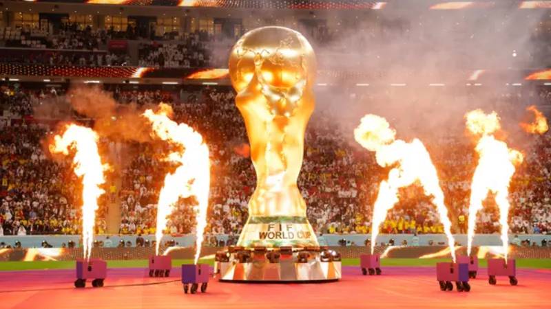 BBC, Dünya Kupası açılış törenini yayınlamadı, onun yerine Katar’ı eleştiren bir program yaptı