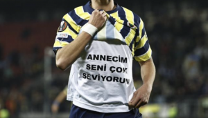 Avrupa’daki ilk golünü atan Fenerbahçeli Arda Güler’den annesine jest