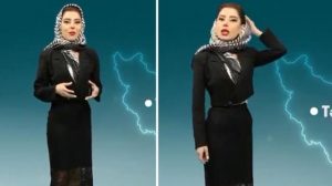 Azerbaycan TV’de sunucu, başörtüsünü çıkararak İran protestolarına destek verdi