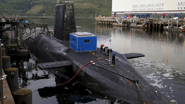 İngiliz Donanması’nın nükleer denizaltısı alev aldı, gizli görev iptal edildi