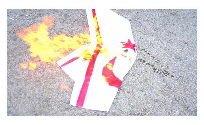 Rumlar KKTC bayrağını yaktı