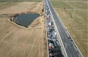 Çin’deki feci trafik kazada 200 araç birbirine girdi