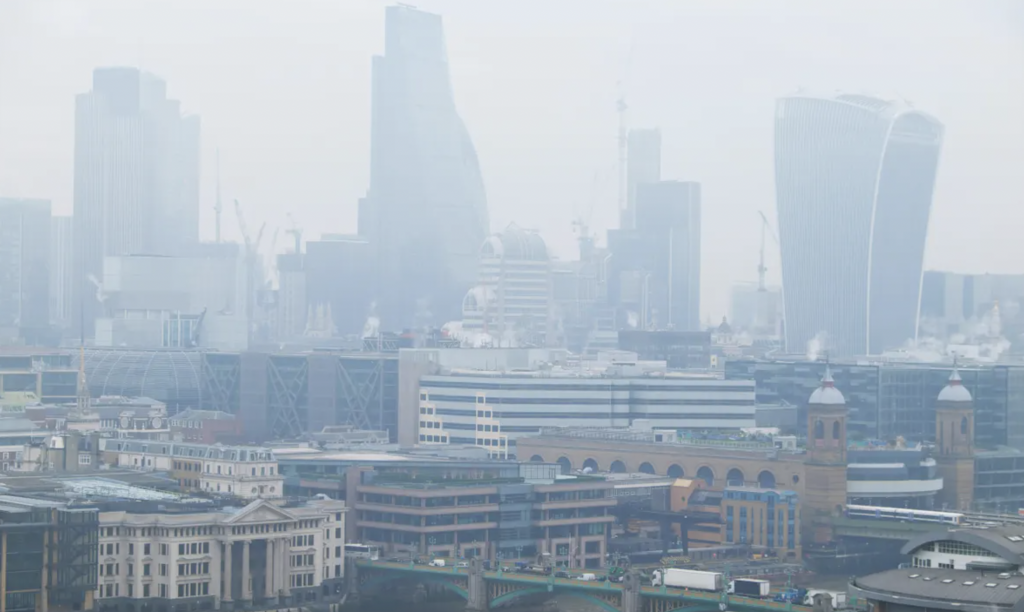 Sadiq Khan, Londra için yüksek hava kirliliği alarmı verdi