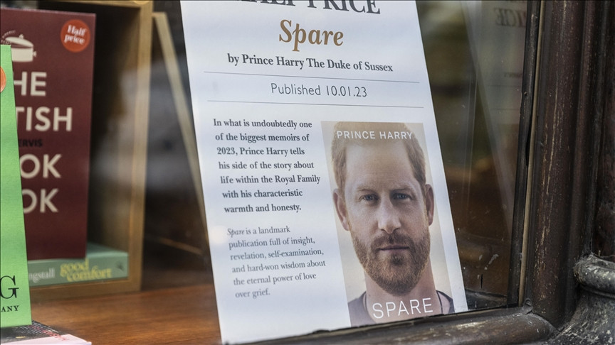 Prens Harry’nin ‘anı’ kitabı ilk gün 1.4 milyon sattı