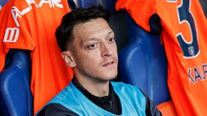 Mesut Özil, Al-Fayha ile transfer görüşmelerine başladı iddiası