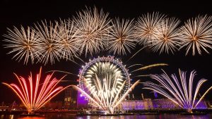 Londra’daki yeni yıl kutlamasına 100 binden fazla kişi katıldı
