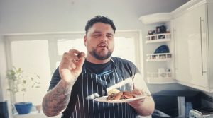 Big Has, Channel 4’ya konuk olarak meşhur Kıbrıs köftesini pişirdi 