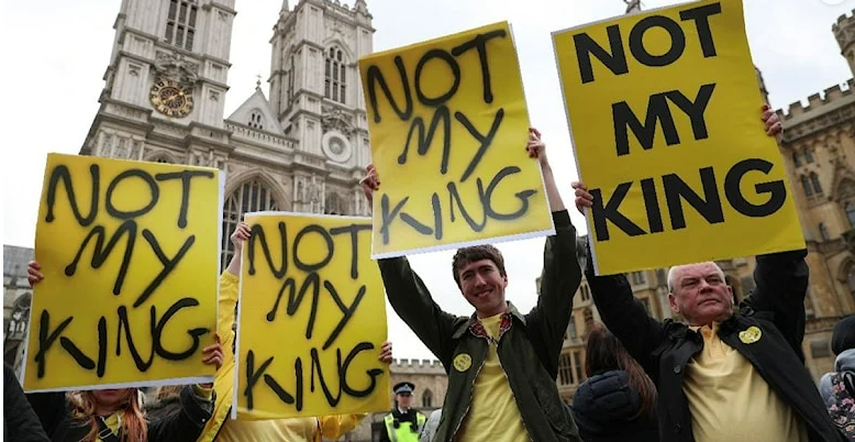 İngiltere’de monarşi karşıtı protesto