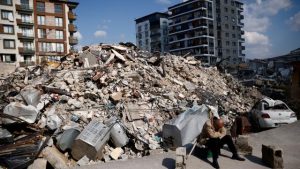 İngiltere’deki mahkumlar depremzedelere bağış topladı