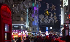 Londra’da “Ramazan ışıkları” caddeleri süsledi