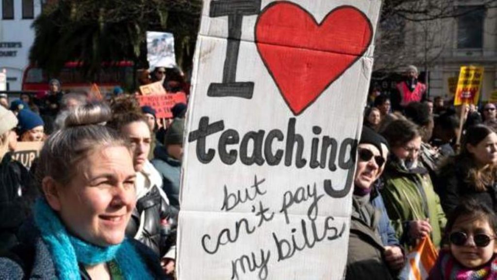 İngiltere’de öğretmenler bu hafta ikinci kez greve gitti