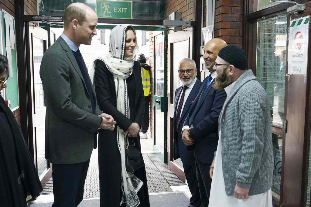 Prens William ve Kate Middleton Londra’daki deprem gönüllüleriyle buluştu