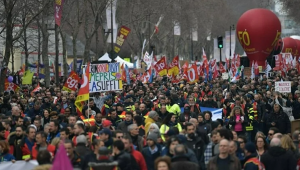 Fransa emeklilik yasasına karşı bugün de grevde