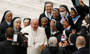 Papa Francis, yaklaşan Piskoposlar Toplantısı’nda kadınların da oy kullanmasına karar verdi