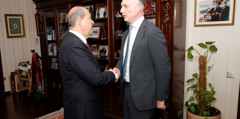 Cumhurbaşkanı Tatar İngiltere’nin Avrupa Bakanı Docherty’i kabul etti