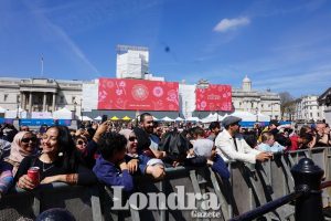 Londra’da binlerce kişi Bayramı Trafalgar Meydanı’nda kutladı