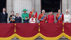 Kral 3. Charles’ın doğum günü için düzenlenen Geçit Töreni’ne at üzerinde geldi
