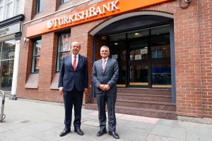 KKTC Cumhurbaşkanı Ersin Tatar, Londra temasları kapsamında Türk Bankası’nı ziyaret etti