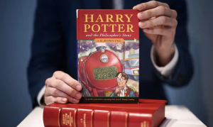 Harry Potter’in nadir bulunan kitabı alıcısını bekliyor
